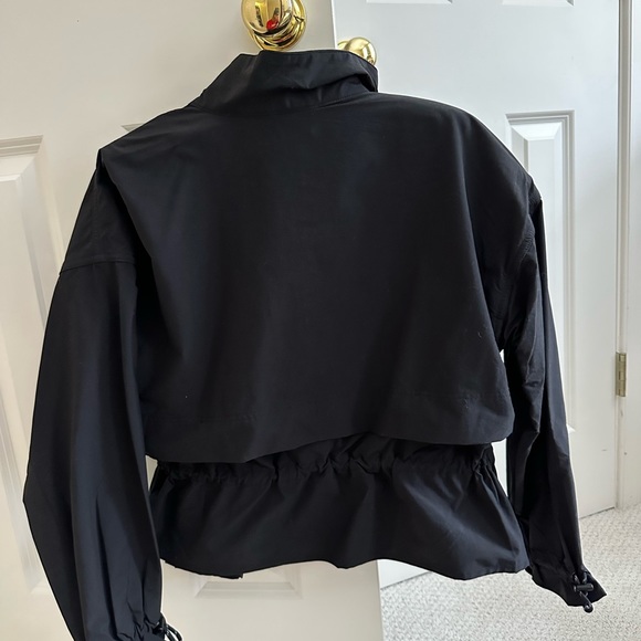 GapFit black cinched waist windbreaker. New with tags - Picture 4 of 4